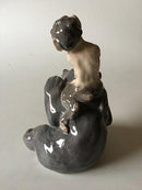 Royal Copenhagen Figur Pan/faun trækker bjørn i øre No 1804 - Danam Antik