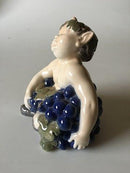 Royal Copenhagen Figur Faun med druer No 2361 - Danam Antik