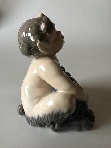 ロイヤルコペンハーゲン 2361 フィギュリン　ファウンと葡萄　ヴィンテージ ロイヤルコペンハーゲン フィギュア ファウンと葡萄 No 2361