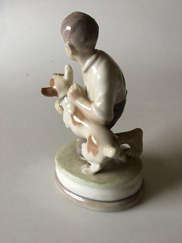 Royal Copenhagen Figur af Dreng med Hund No 2140 - Danam Antik