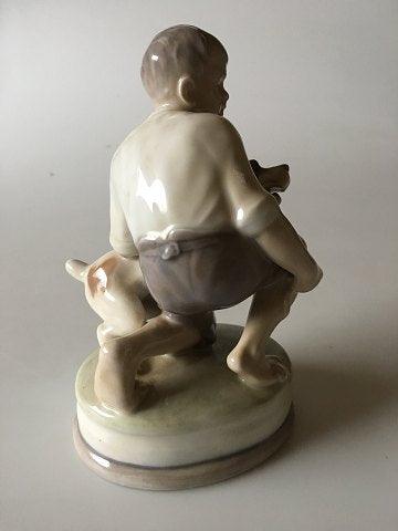 Royal Copenhagen Figur af Dreng med Hund No 2140 - Danam Antik