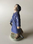 Royal Copenhagen Figur dreng med paraply No 3556 - Danam Antik