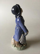 Royal Copenhagen Figur dreng med paraply No 3556 - Danam Antik