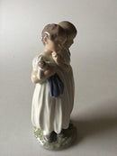 Royal Copenhagen Figur Piger med dukke No 939 - Danam Antik