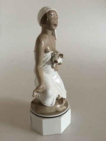 Royal Copenhagen Overglasurs Figurine af Orientalsk Kvinde med Grise No 12456 - Danam Antik