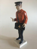 Bing & Grøndahl Figur af Postbud i rød uniform No 2451 - Danam Antik