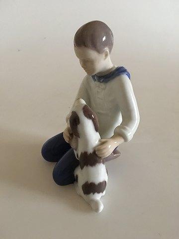 Bing & Grøndahl Figurine No 2334 Dreng der børster sin hund - Danam Antik
