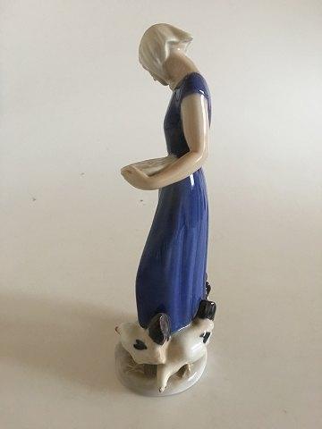 Bing & Grøndahl Figur af Kvinde der foder Høns No 2220 - Danam Antik