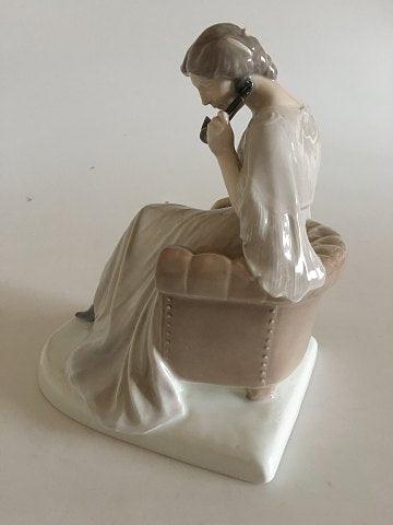 Bing & Grøndahl Figur af Siddende Dame med Telefon No 1706 - Danam Antik