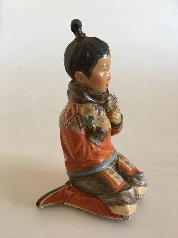ロイヤルコペンハーゲン民族衣装フィギュリン グリーンランドの少女No.12415 Royal Copenhagen Overglaze Figurine Greenland Girl No 12415