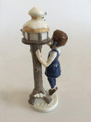 Royal Copenhagen Årsfigurine 2001 "Pige ved Foderbræt" No 757 - Danam Antik