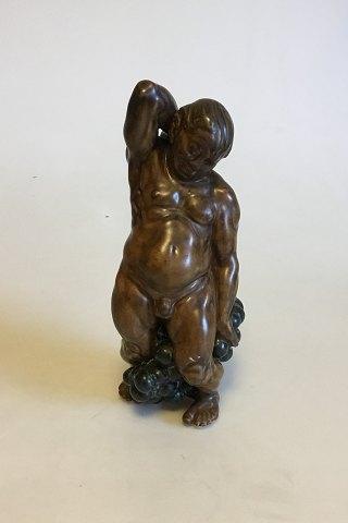 Bing & Grøndahl Figur af Kai Nielsen "Mand med Druer" No 4025 - Danam Antik