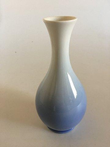 Royal Copenhagen Vase No 53/57 med Blomstermotiv - Danam Antik