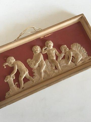 P. Ipsen Relief No 366 med motiv af Drengebørn med Kornneg og Frugter - Danam Antik