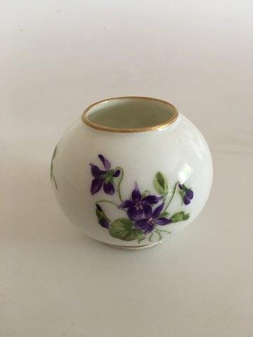 Royal Copenhagen Vase med Lilla Blomstermotiv - Danam Antik