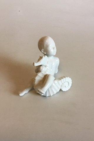 Bing & Grøndahl Blanc de Chine Figur af Havbarn med søhest No 2395 - Danam Antik