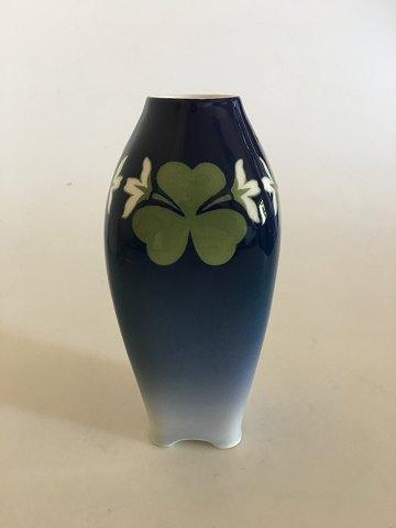 Royal Copenhagen Art Nouveau Vase No. 401/240 med Kløver Dekoration - Danam Antik