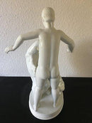 Stor Bing & Grøndahl Blanc de Chine Figur af Dame og Pumaer af Henning Seidelin - Danam Antik