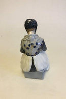 Royal Copenhagen Figur af Bondekone med Klæde No 1317 - Danam Antik