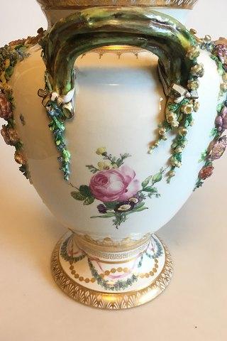 Royal Copenhagen Pragt Vase med Putti figur - Danam Antik