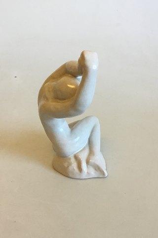 L. Hjorth Hvidglaseret keramik Figur af siddende kvinde No 573 - Danam Antik