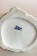 Royal Copenhagen Bisquitfigur af pige med neg og segl - Danam Antik