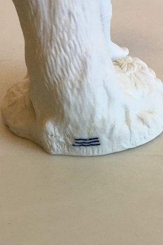 Royal Copenhagen Bisquitfigur af dreng med drueklaser - Danam Antik