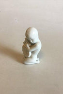 Bing & Grøndahl Blanc de Chine Figur af Havbarn med søhest No 2397 - Danam Antik