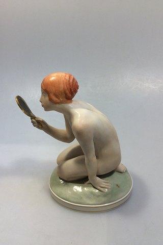 ロイヤルコペンハーゲン 鏡を持つ少女のフィギュリン No1244デザインは 