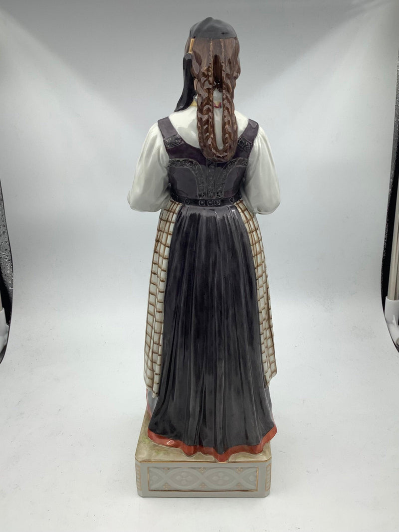 Royal Copenhagen Overglasur Figur af Islandsk Pige No. 12164 - Danam Antik