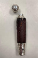 Fransk Antik Art Nouveau flacon i bordeaux glas med blomsterdekorationer 19. årh. - Danam Antik