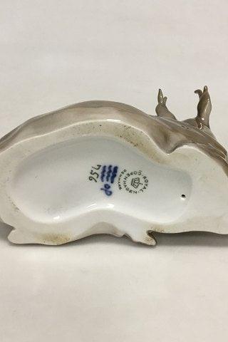 ロイヤルコッペンハーゲン　  白い鹿 横たわる鹿 ロイヤルコペンハーゲン 横たわる鹿のフィギュア No 756