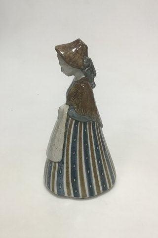 Bing og Grøndahl Figur af Gudrun Meedom Bæch Pige i national dragt no 7205/10 - Danam Antik