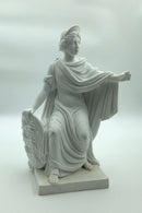 Royal Copenhagen Bisquit Figur af Kvinde siddende med Skjold - Danam Antik