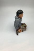 Royal Copenhagen overglasur egnsfigur af dreng med blomster Grønland No 12419 - Danam Antik