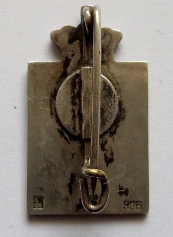 Georg Jensen Kongemærke i Sterling Sølv med nåleanordning, 1870-1940 - Danam Antik