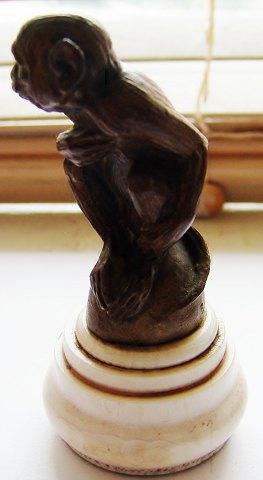 Bronze Abe på Elfenben Stand - Danam Antik