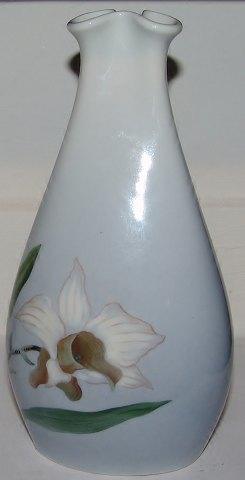 Bing & Grøndahl Art Nouveau Vase i en Triangular form No 3226/58 - Danam Antik