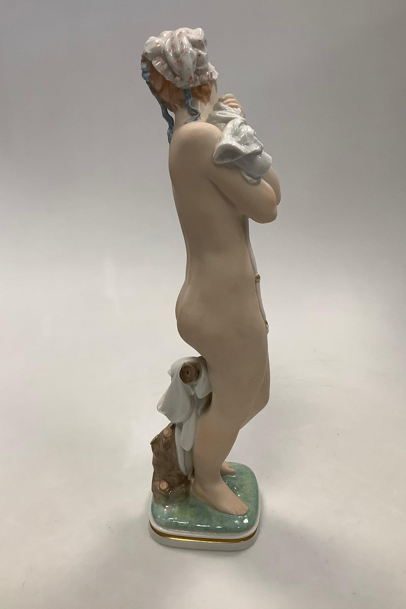 Royal Copenhagen Gerhard Henning overglasur figur af Badende Pige No 2428 - Danam Antik