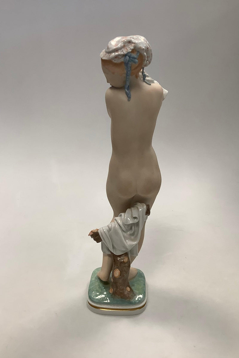 Royal Copenhagen Gerhard Henning overglasur figur af Badende Pige No 2428 - Danam Antik