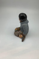 Royal Copenhagen overglasur egnsfigur af dreng med blomster Grønland No 12419 - Danam Antik