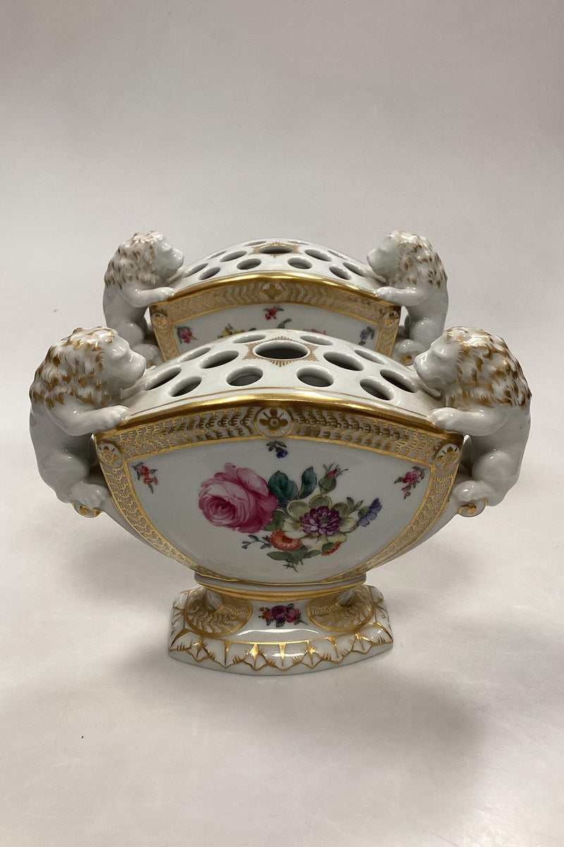 Par Royal Copenhagen Fuld Saksisk Blomst bouquetièrer / Vase med løvehoveder No 1571 - Danam Antik