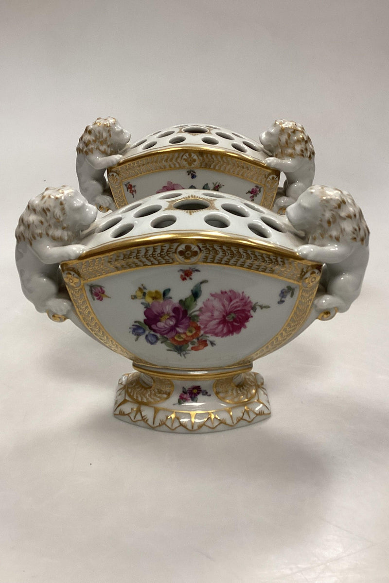 Par Royal Copenhagen Fuld Saksisk Blomst bouquetièrer / Vase med løvehoveder No 1571 - Danam Antik