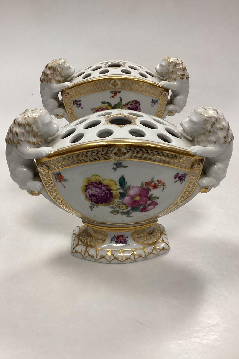 Par Royal Copenhagen Fuld Saksisk Blomst bouquetièrer / Vase med løvehoveder No 1571 - Danam Antik
