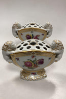 Par Royal Copenhagen Fuld Saksisk Blomst bouquetièrer / Vase med løvehoveder No 1571 - Danam Antik