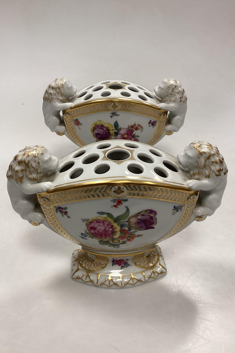 Par Royal Copenhagen Fuld Saksisk Blomst bouquetièrer / Vase med løvehoveder No 1571 - Danam Antik