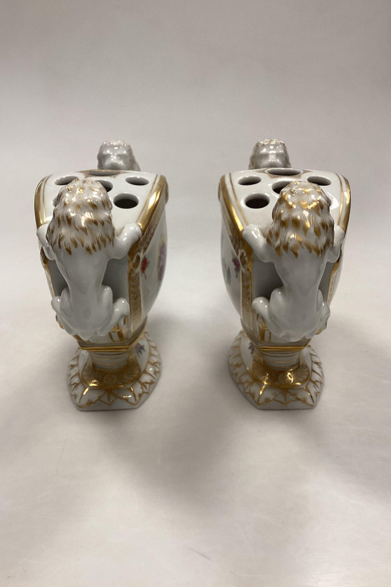 Par Royal Copenhagen Fuld Saksisk Blomst bouquetièrer / Vase med løvehoveder No 1571 - Danam Antik