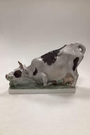 Sjælden Bing og Grøndahl Figur Knælende Ko på base - Danam Antik