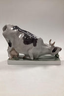 Sjælden Bing og Grøndahl Figur Knælende Ko på base - Danam Antik