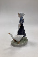 Royal Copenhagen Figur No 528 Pige med Gås - Danam Antik